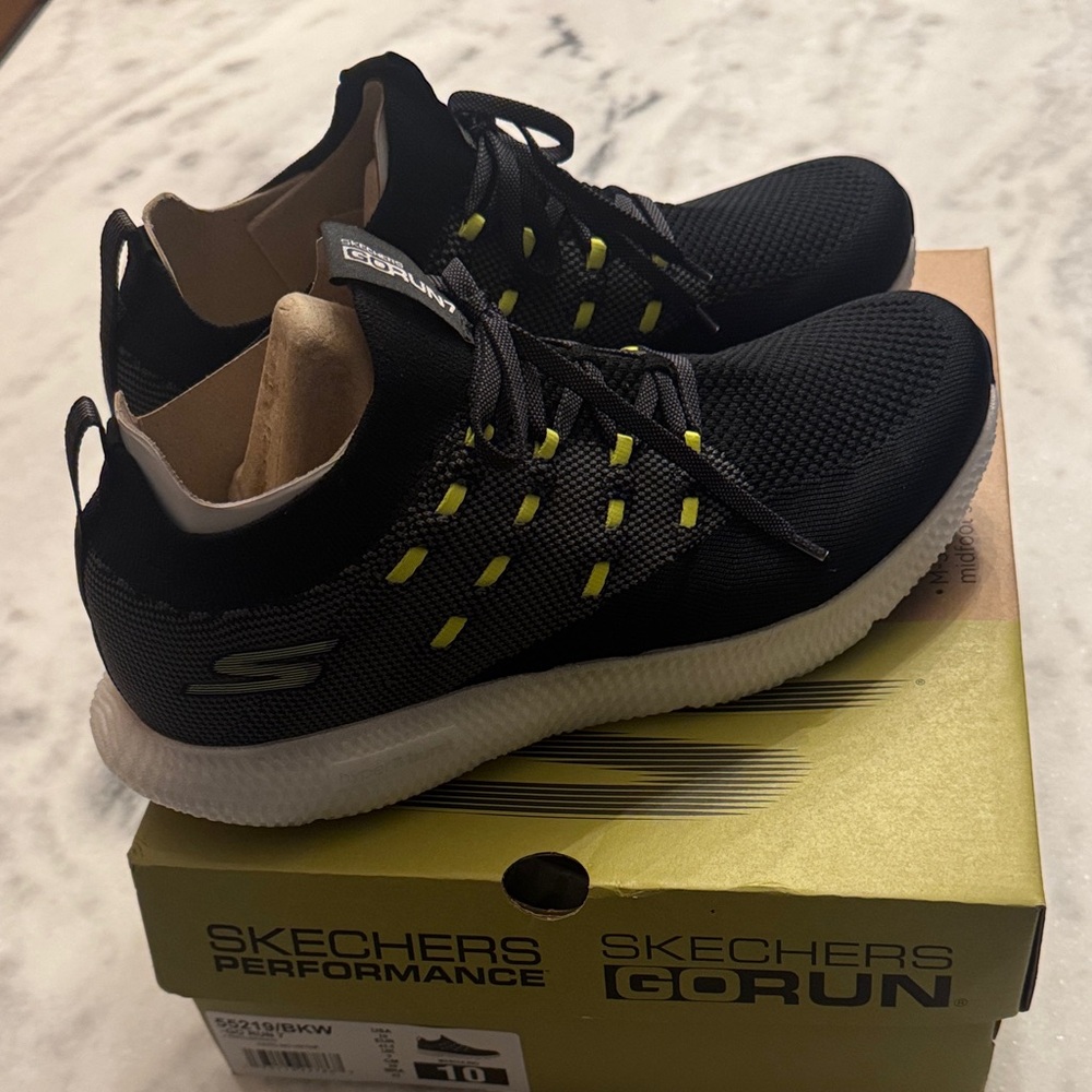 Skechers Men's GOrun 7 Running Shoe  US size 10 NWT